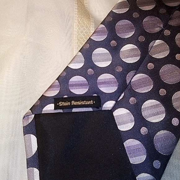 VAN HEUSEN tie 100% silk dots stain resistance - Picture 6 of 6